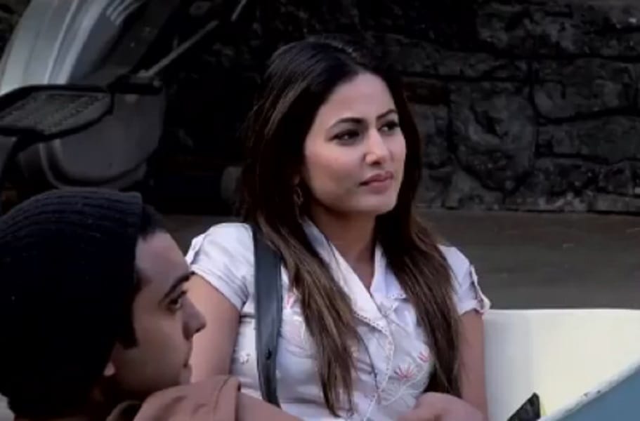 Bigg Boss 11 contestant Priyank Sharma fights with Hina Khan on commenting over Vikas Gupta outfit 