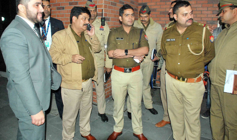 11th standard student fired on girlfriend in ghaziabad pistol seized 