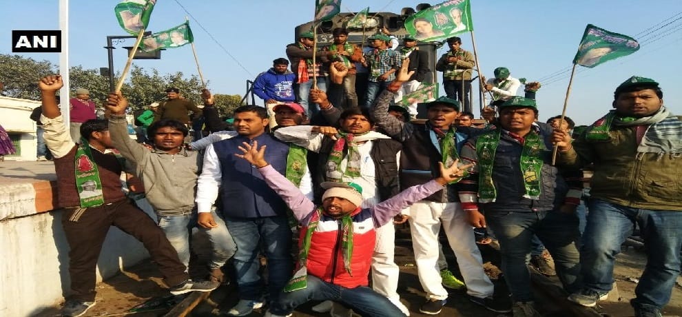 Bihar: RJD workers protest against state government new Sand Mining Policy