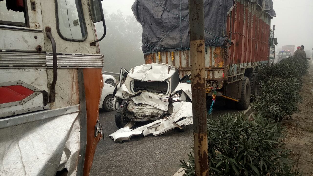 heavy cold wave in punjab, several vehicle collapse