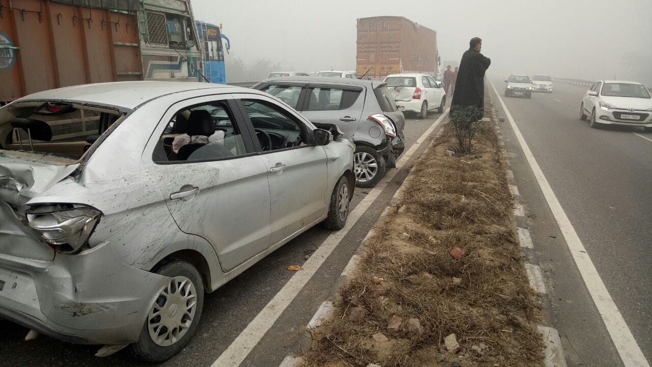 heavy cold wave in punjab, several vehicle collapse