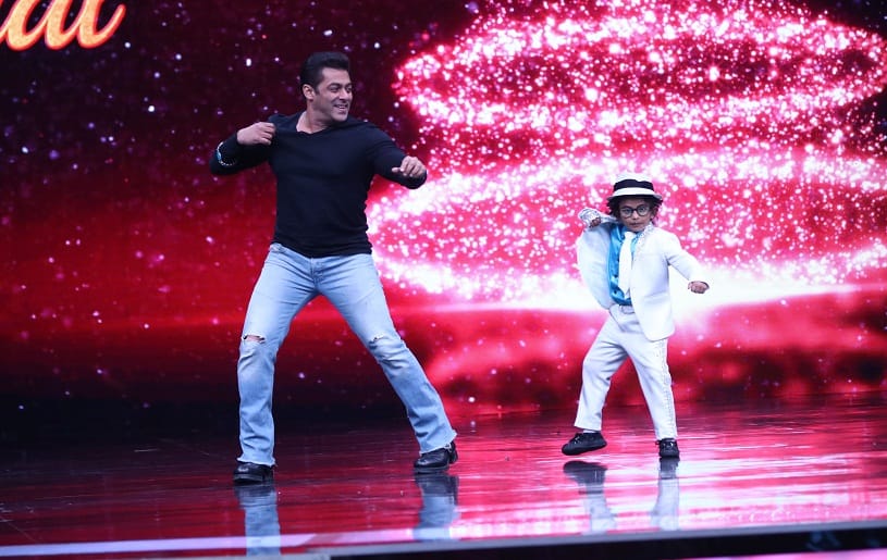 Salman Khan reveals his childhood secret in front of katrina kaif