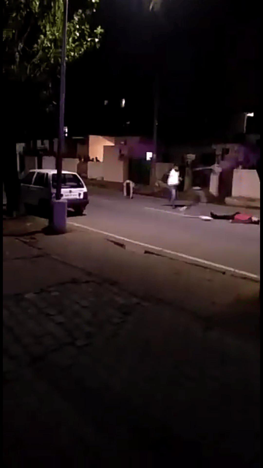 Three attacked, hit with flowerpots in the presence of PCR vehicle