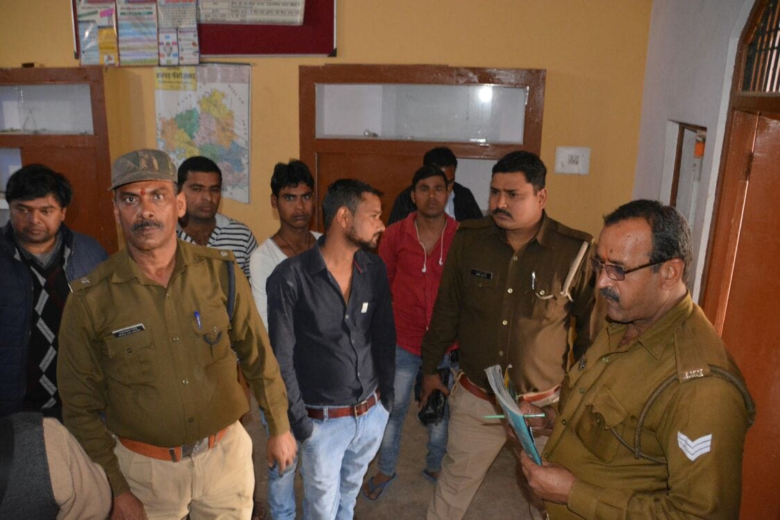 finance company employee found hanging in office in firozabad