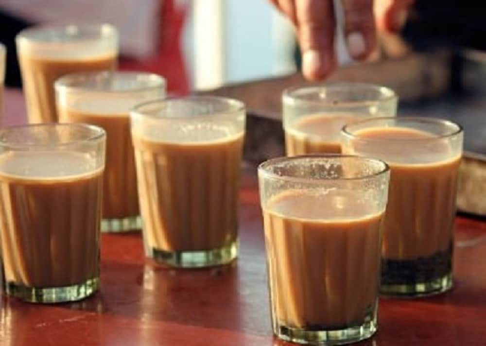 pakistani rupee and share market tumbles, highcourt bans tea in official meeting