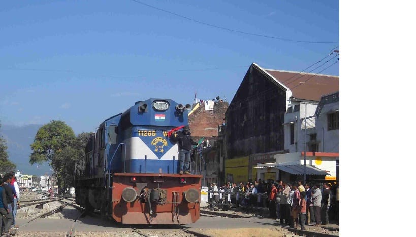 Tantakpur reached the engine with the hope of rail service