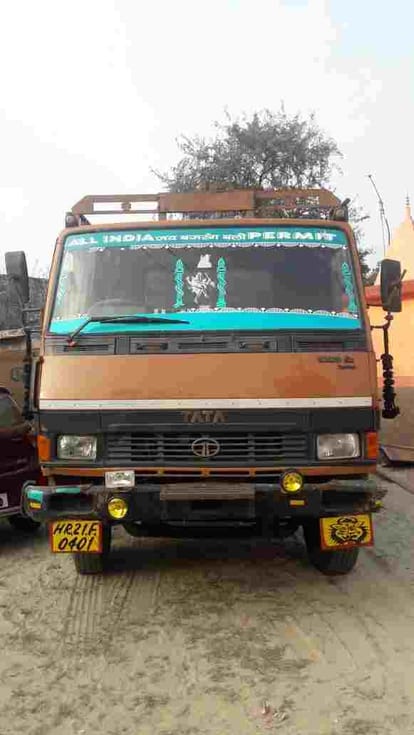 write only for army on truck and smuggul liquor from uttar pradesh to bihar 