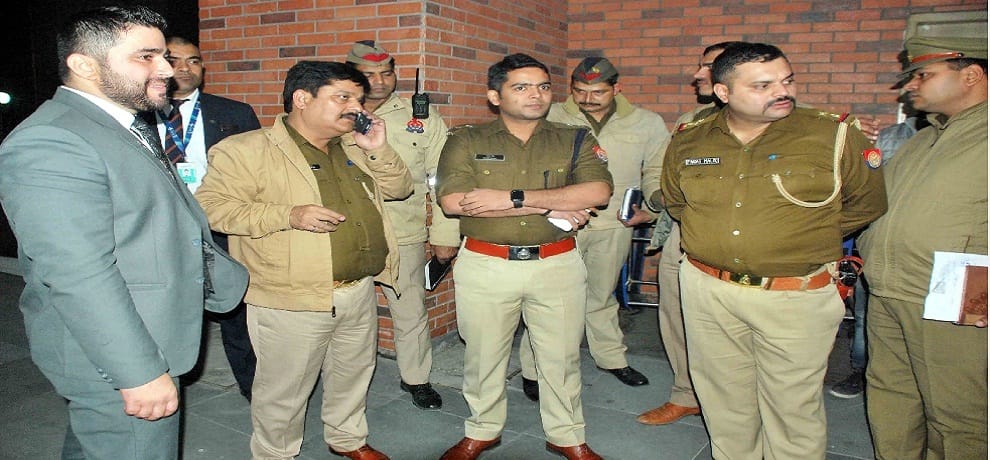 Class 11 student shot his girlfriend and then tried to commits suicide himself in Ghaziabad
