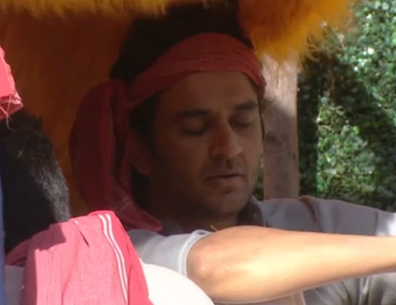 Bigg Boss 11 mastermind Vikas Gupta hits Hina Khan and Shilpa Shinde during captaincy task 
