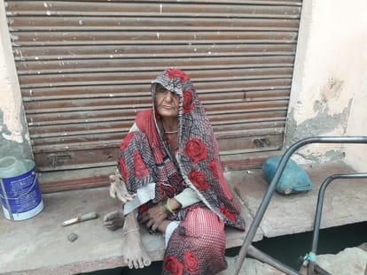 clash between two communities in agra over land dispute 