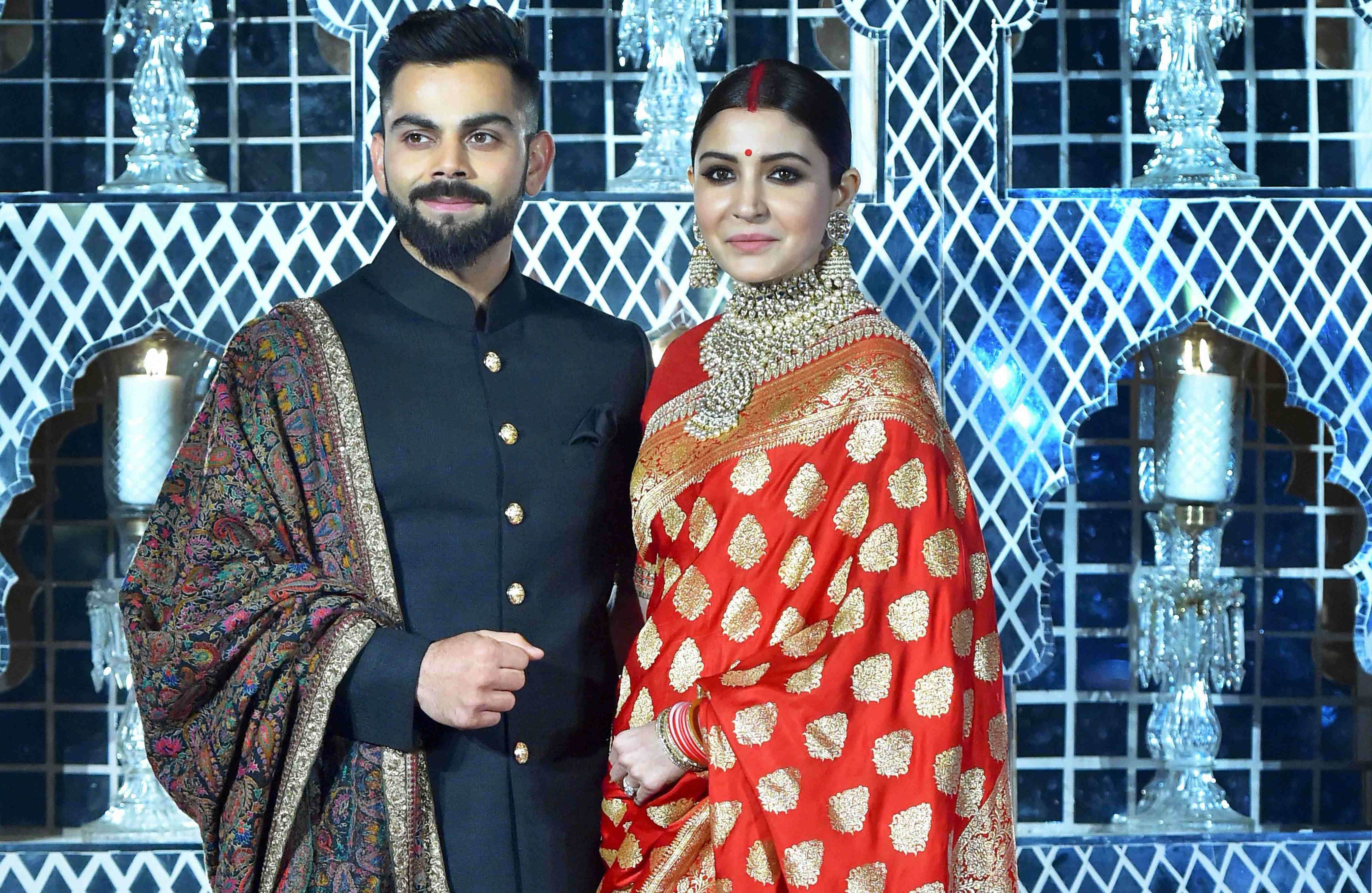 Anushka sharma dances with Shikhar Dhawan, Users gives such comments 