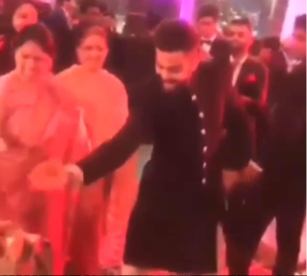 anushka sharma and virat kohli hip hop dance on their reception party