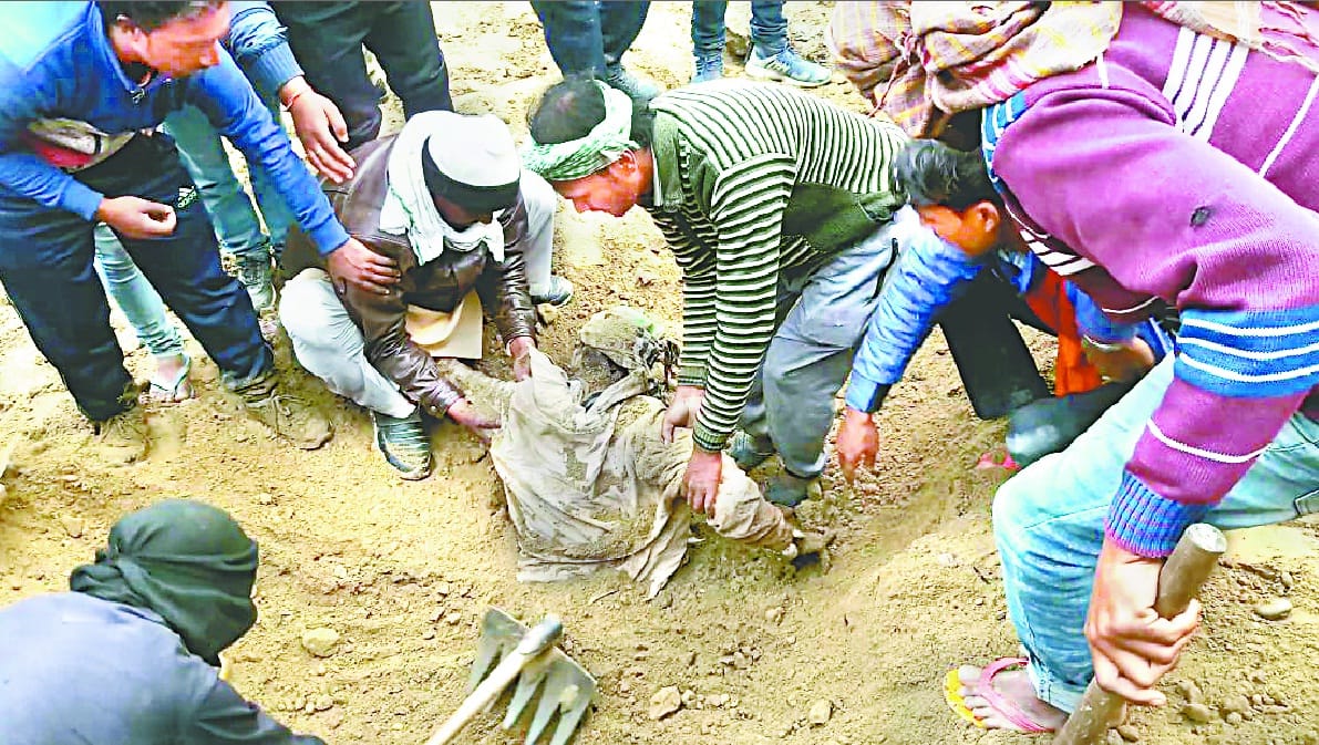  Three people including father-daughter killed in kashipur