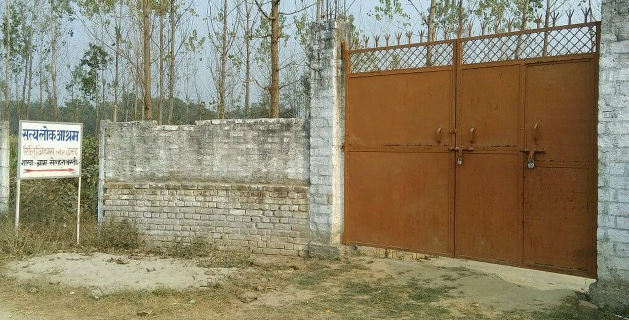 बाबा लोगों के लिए बने रहे पहेली
