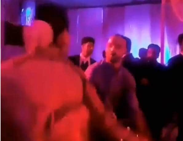 Anushka sharma dances with Shikhar Dhawan, Users gives such comments 