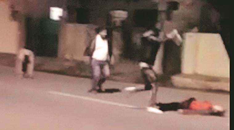 Three attacked, hit with flowerpots in the presence of PCR vehicle
