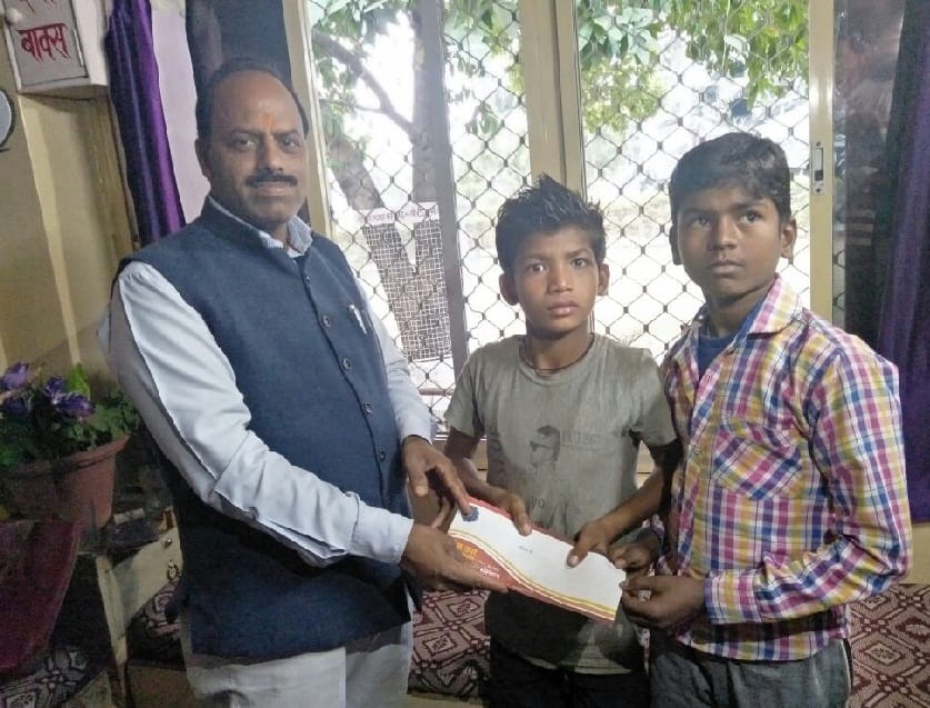 जान देने के लिए महिला ने सरयू में लगाई छलांग, बच्चों ने बचाई जान
