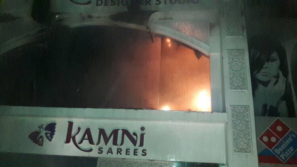 kamini saree showroom caught in fire