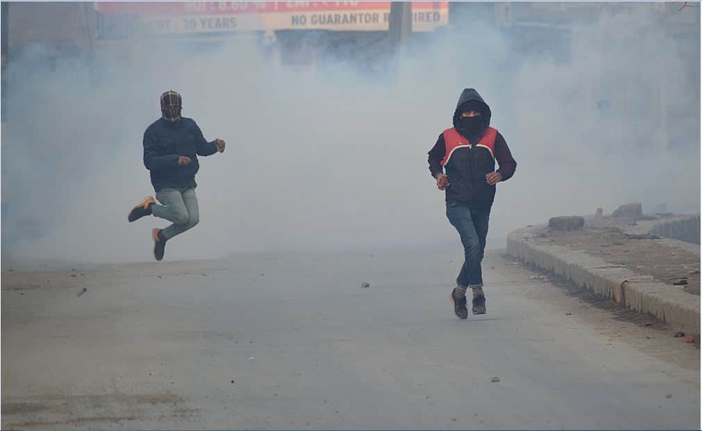 see the pics of Violence erupted after Friday prayer in j&k