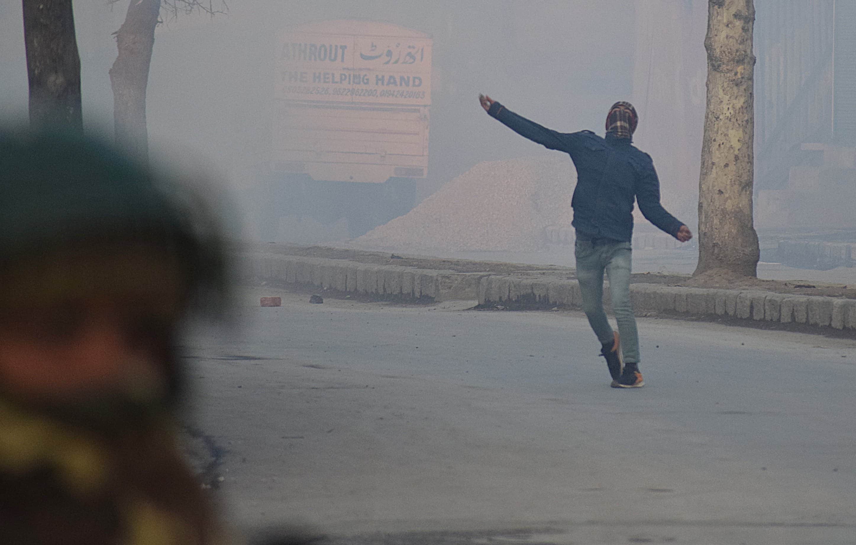 see the pics of Violence erupted after Friday prayer in j&k