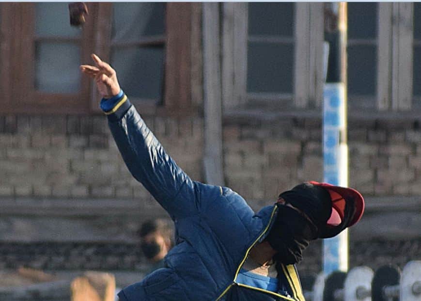 see the pics of Violence erupted after Friday prayer in j&k