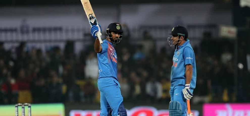 kl rahul gives a witty reply on punjabi actress post