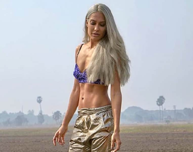 Lisa Haydon shared post pregnancy pictures on social media 