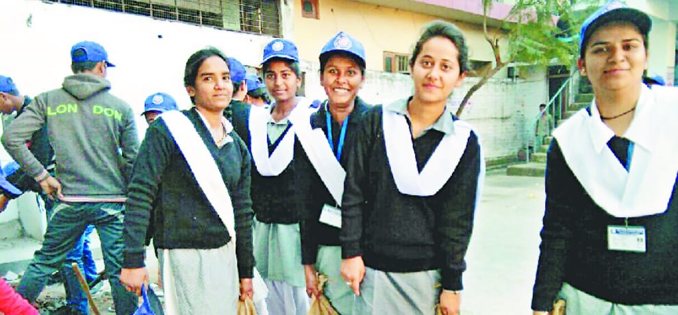 प्रभात फेरी से हुई एनएसएस शिविर की शुरूआत