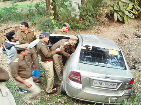 Car turned over on highway, hemp and currency recovered
