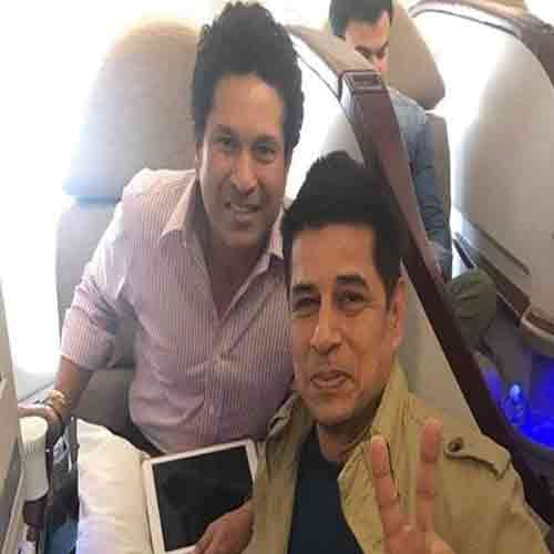 sachin tendulkar fan actor sudesh berry take selfi in the plane