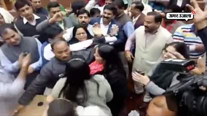 AAP AND BJP COUNCILLORS CREATES RUCKUS IN SDMC