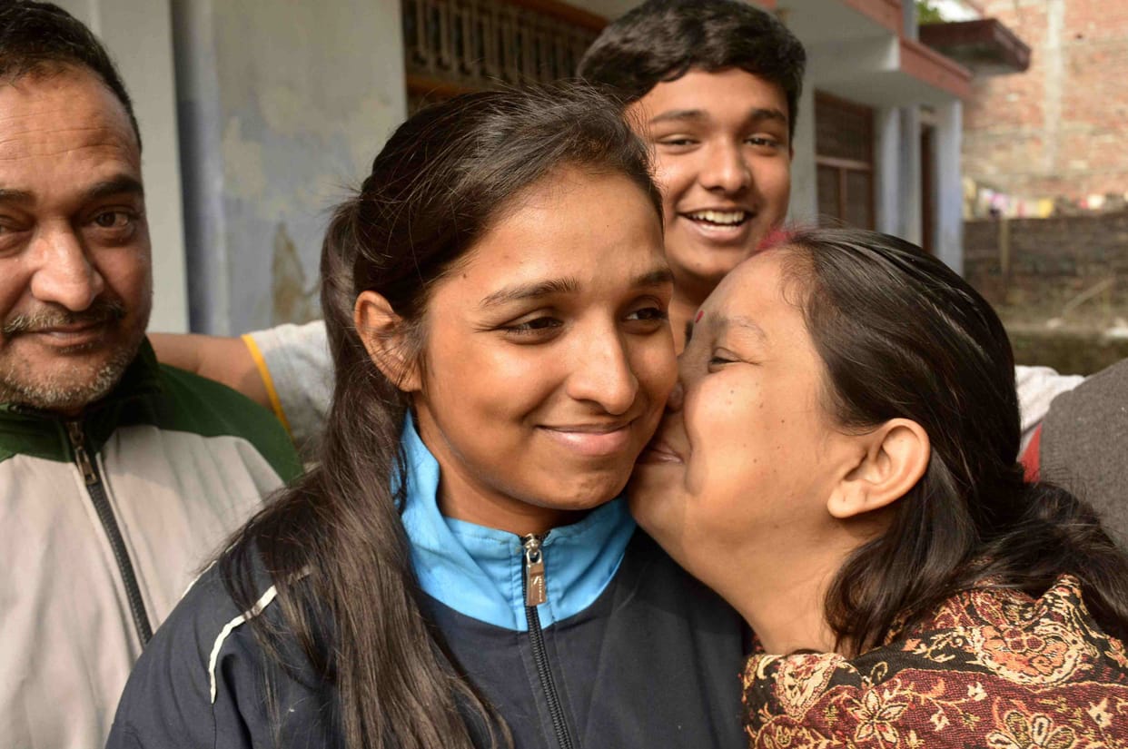 Varanasi girl shivangi singh flying fighter plane 