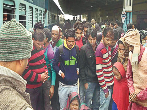 Monkey pushed, woman killed on railway track, death