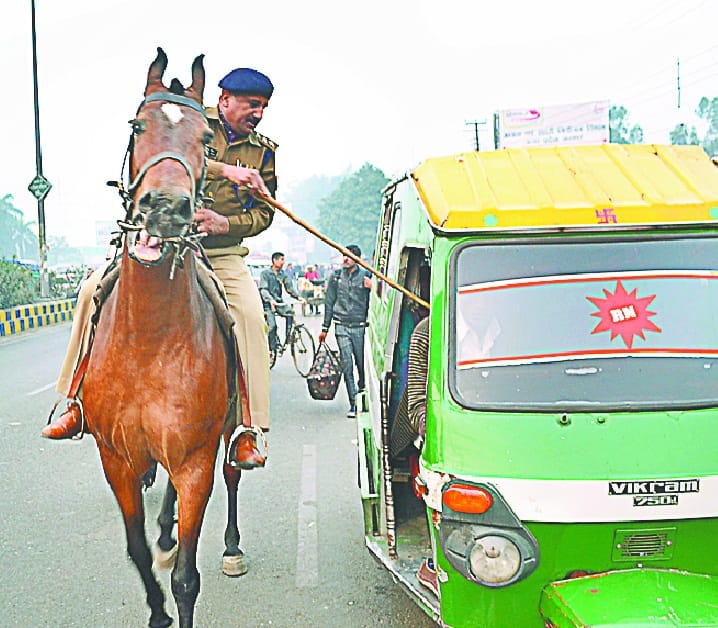 chala traffic abiyaan to khuli dikhi sarake