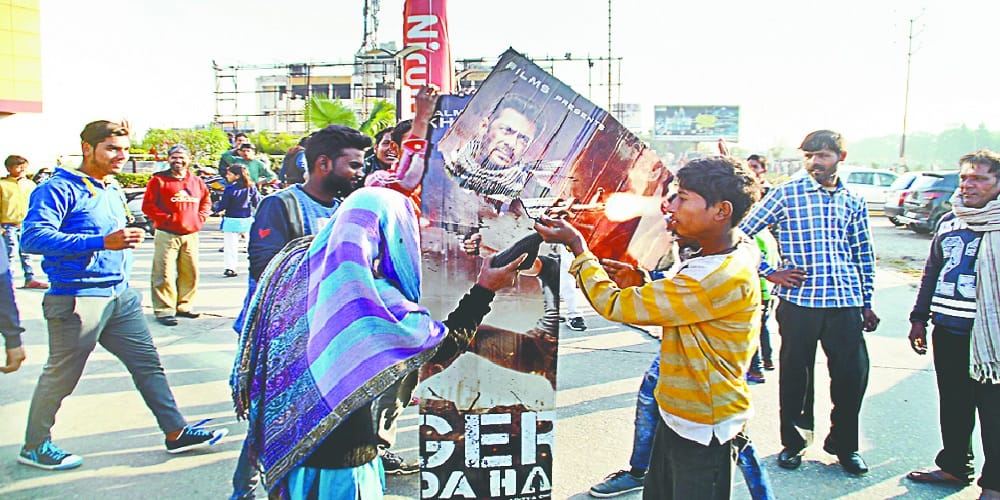 'Tiger zinda hai' seen in the hall, demolition, tamanche in show