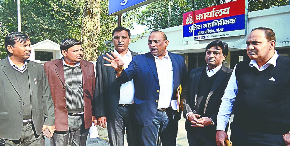 Accused of lawyers, cantonment Board CEO Put Porn Photos in Whatsapp Group