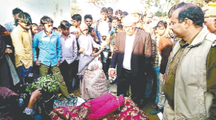Student dies falling from roof of school, villagers rukucs