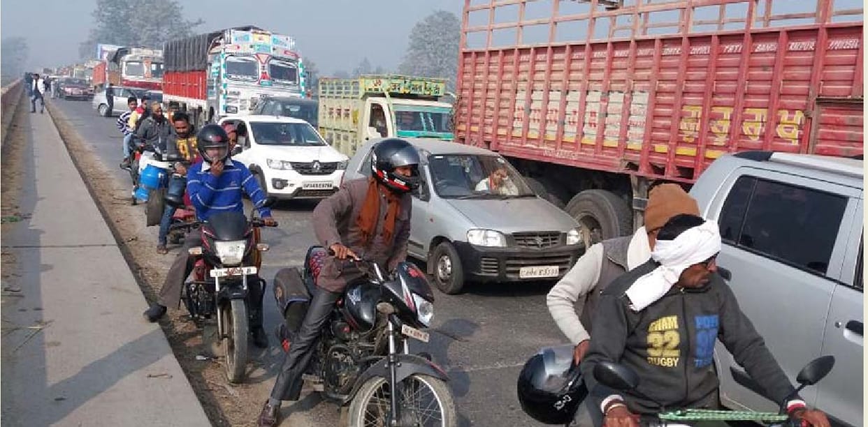 गन्ने की ट्राली पलटी,  दो घंटे जाम रहा हाईवे