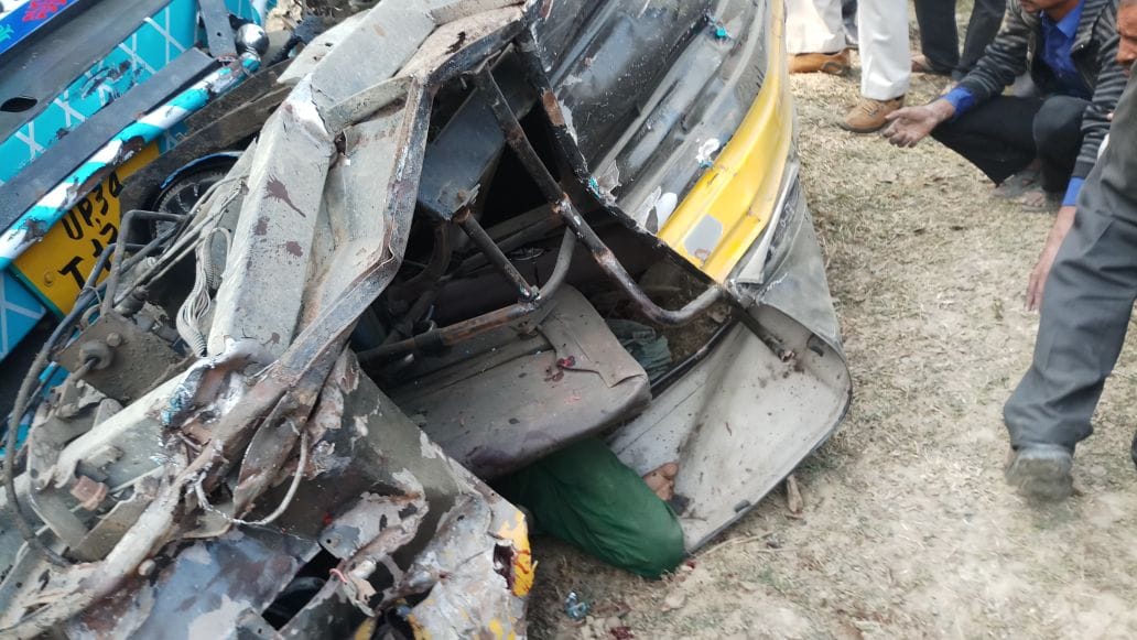 Face-to-face biking on highway, two die