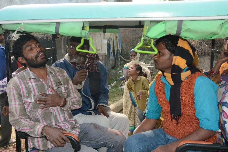 accident in sitapur becomes disastrous for victims families.