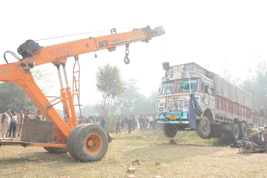 accident in sitapur becomes disastrous for victims families.