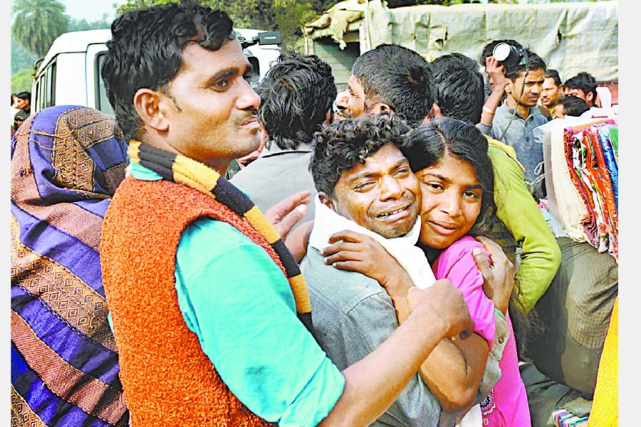 accident in sitapur becomes disastrous for victims families.