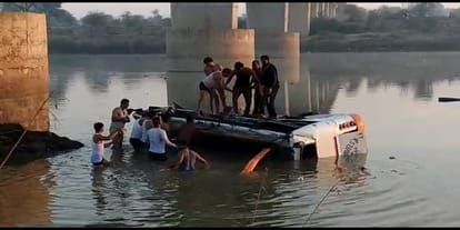 rajasthan bus drown in banas river more than 30 people died
