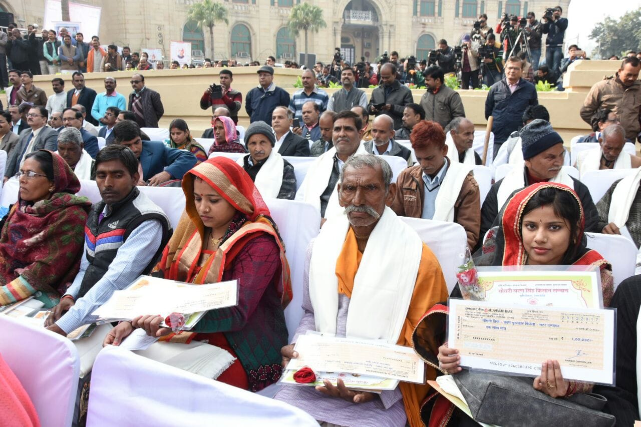 cm yogi honoured farmers