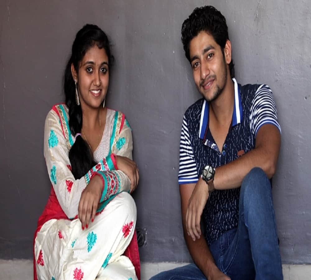  jahanvi kapoor was seen with ishaan khattar family in a photo