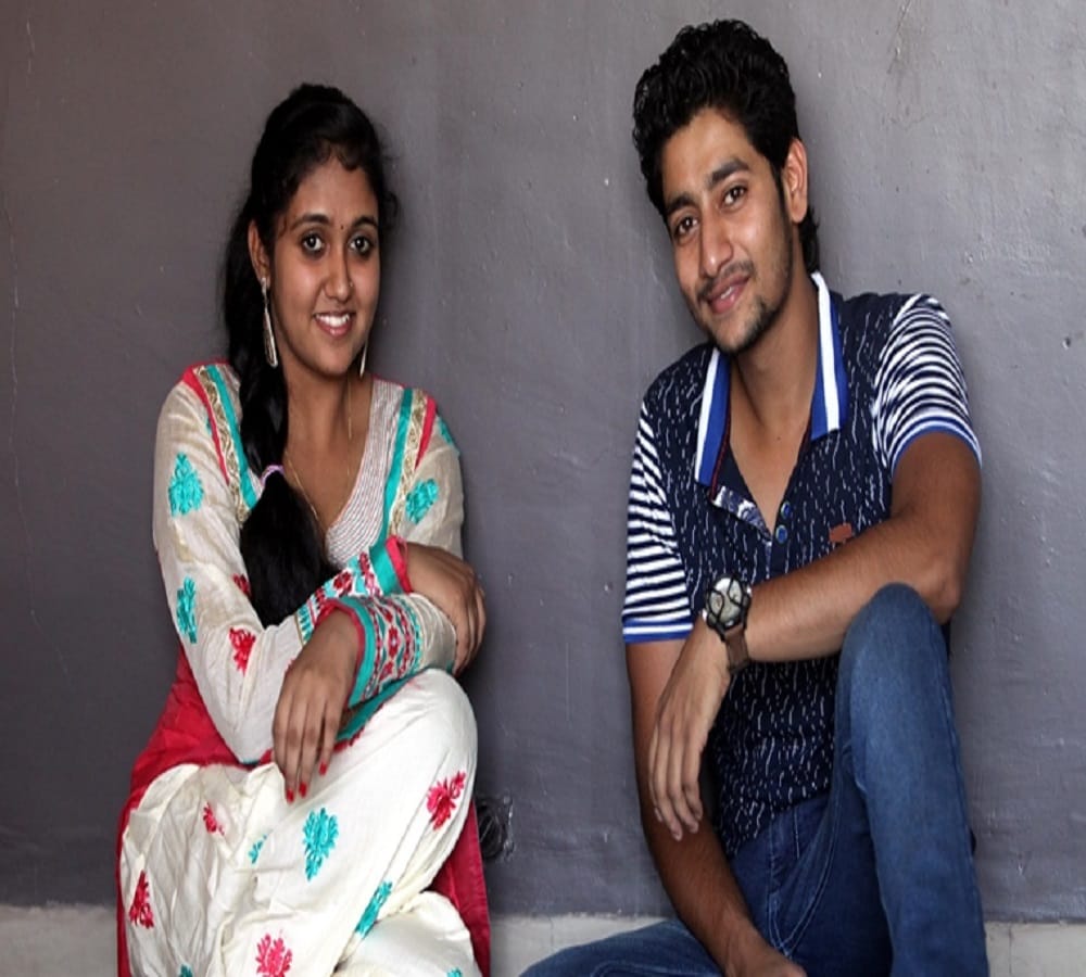  jahanvi kapoor was seen with ishaan khattar family in a photo