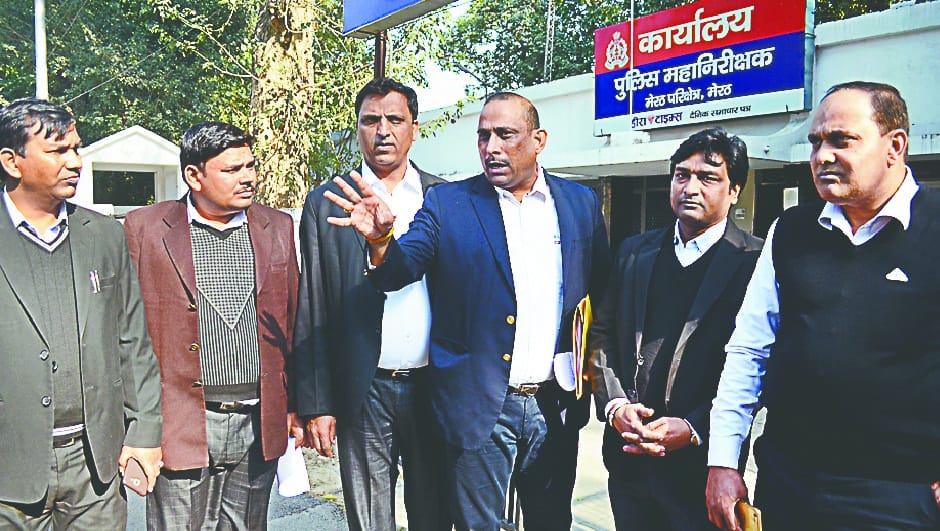 cantt board ceo ke mobile watsep group par ashleel photo