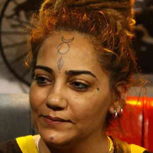 bigg boss 11 ex contestant sshivani durga supports hina khan shilpa fans give ugly comments