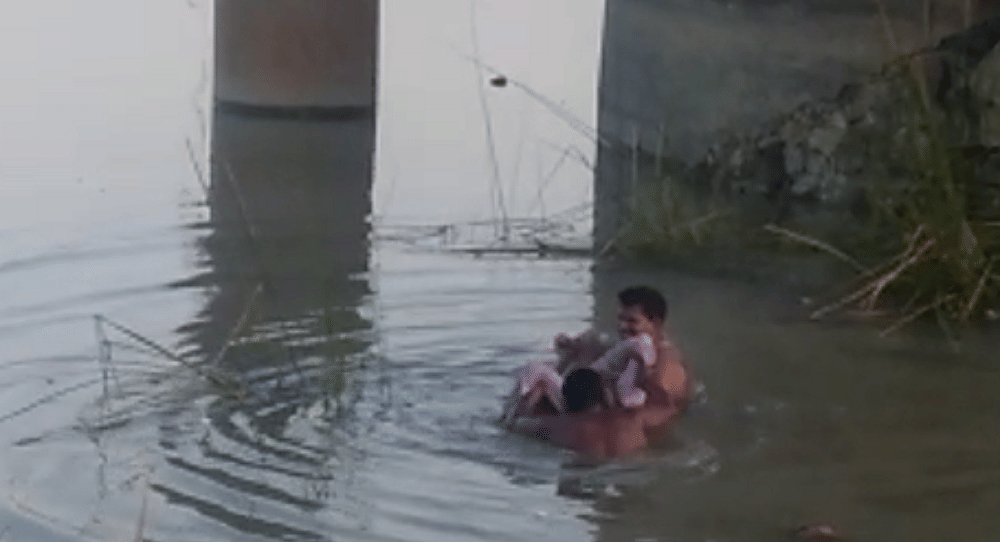 rajasthan sawai madhopur bus drown in banas river 