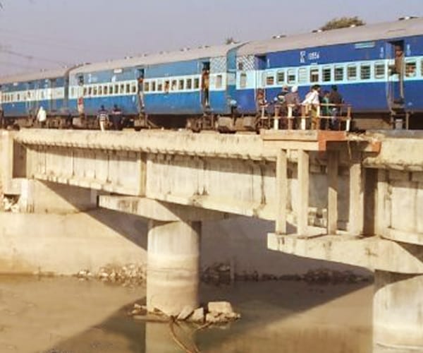 narrow escape in uttar pradesh after train accident in kasganj 